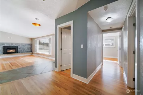 Entry Way - 302 E 29th St, Bremerton, WA 98311 photo 1 of 1