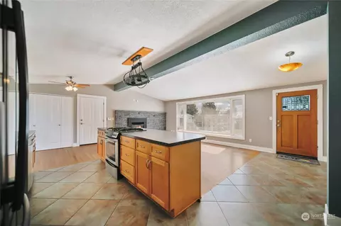 Kitchen - 302 E 29th St, Bremerton, WA 98311 photo 1 of 7