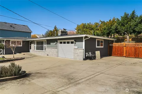 Exterior - 302 E 29th St, Bremerton, WA 98311 photo 2 of 8