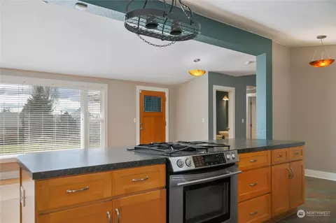 Kitchen - 302 E 29th St, Bremerton, WA 98311 photo 3 of 7