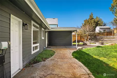 Exterior - 302 E 29th St, Bremerton, WA 98311 photo 6 of 8