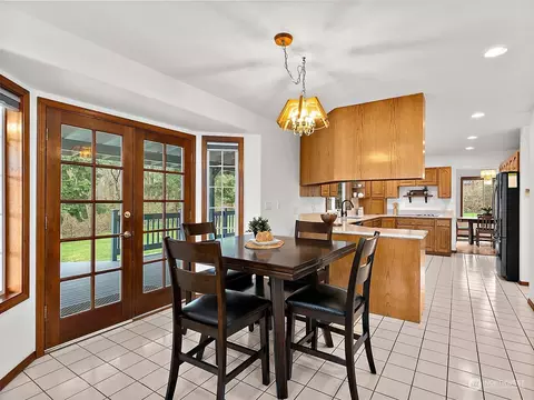 Dining - 24512 SE 387th St, Enumclaw, WA 98022 photo 3 of 3
