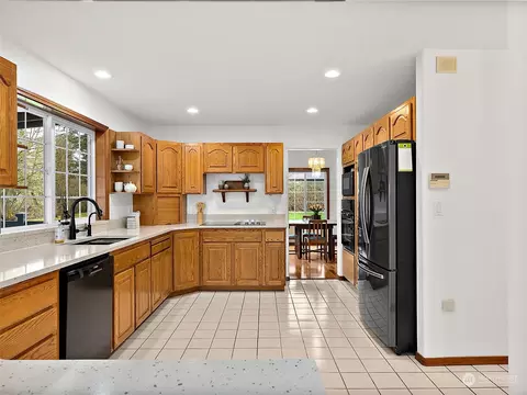 Kitchen - 24512 SE 387th St, Enumclaw, WA 98022 photo 2 of 3