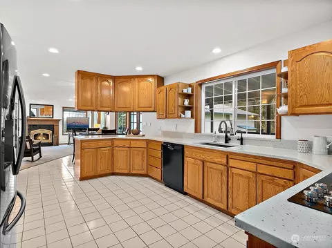 Kitchen - 24512 SE 387th St, Enumclaw, WA 98022 photo 1 of 3