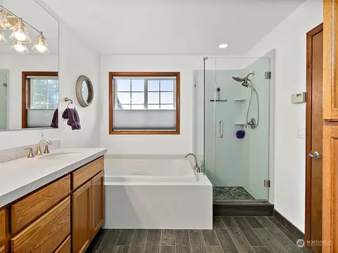 Bath - 24512 SE 387th St, Enumclaw, WA 98022 photo 3 of 5