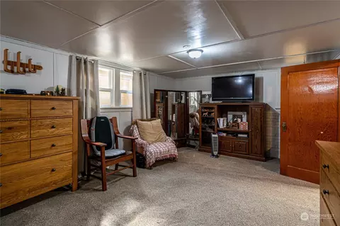 Living - 427 E Wapato Ave, Chelan, WA 98816 photo 3 of 3