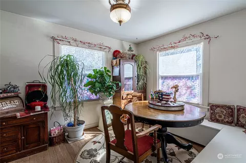 Dining - 427 E Wapato Ave, Chelan, WA 98816 photo 1 of 2
