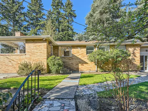 1550 NE 106th St, Seattle, WA 98125