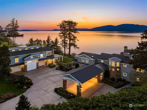 1114 B Ave, Anacortes, WA 98221
