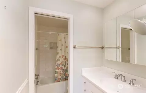 Bath - 116 Hilltop Dr #D, Sequim, WA 98382 photo 3 of 3