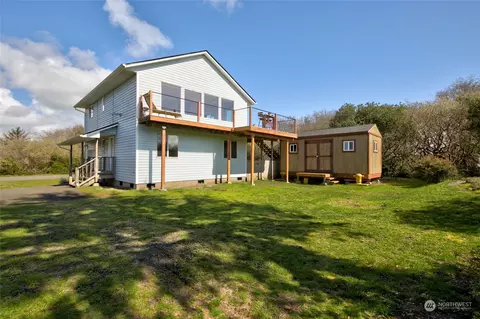 145 Marine View Dr, Ocean Shores, WA 98569