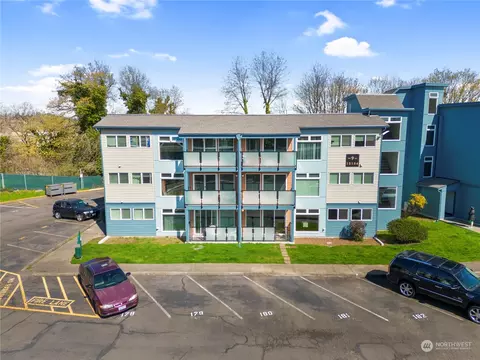 15154 65th Ave S #902, Tukwila, WA 98188