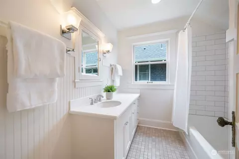 Bath - 1126 19th Ave E, Seattle, WA 98112 photo 4 of 4