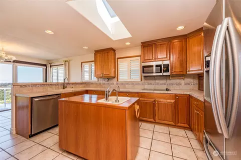 Kitchen - 653 Brigadoon Blvd, Sequim, WA 98382 photo 1 of 3