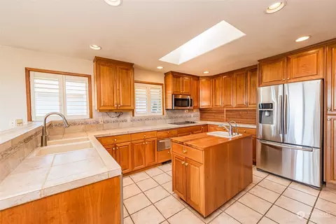 Kitchen - 653 Brigadoon Blvd, Sequim, WA 98382 photo 3 of 3