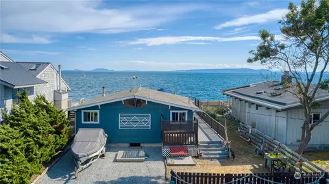 1563 Edwards Dr, Point Roberts, WA 98281