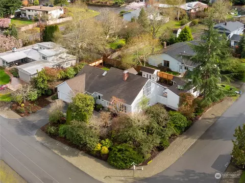 6251 NE 159th St, Kenmore, WA 98028