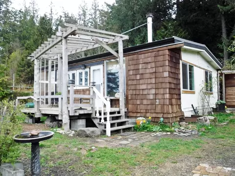 2516 Island View Ln, Lummi Island, WA 98262