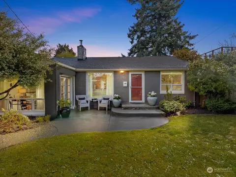 3735 SW 106th St, Seattle, WA 98146