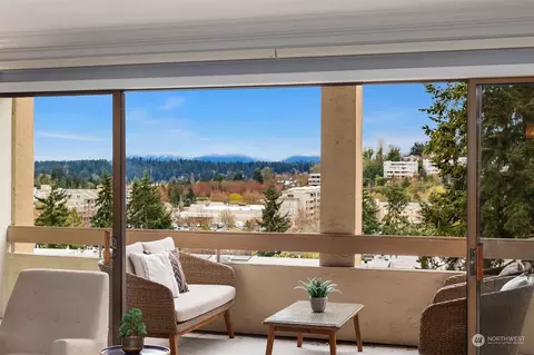 2929 76th Ave SE #310, Mercer Island, WA 98040