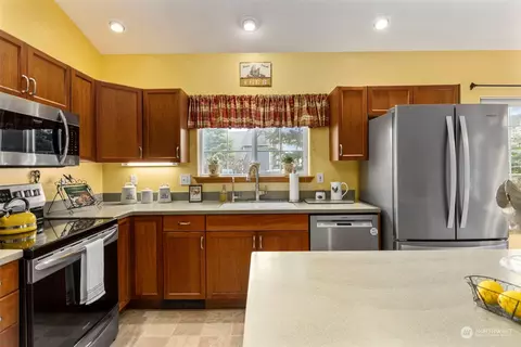 Kitchen - 15102 197th St E, Orting, WA 98360 photo 2 of 4