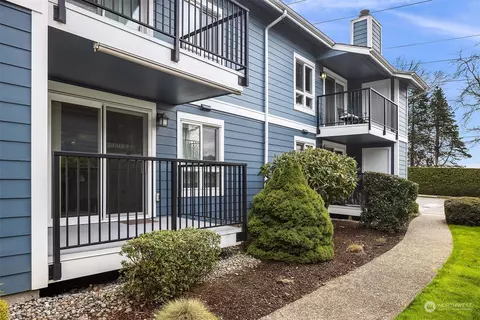 12540 SE 32nd St #34, Bellevue, WA 98005