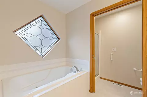 Bath - 11330 31st Dr SE, Everett, WA 98208 photo 2 of 3