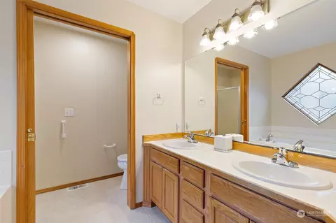 Bath - 11330 31st Dr SE, Everett, WA 98208 photo 1 of 3