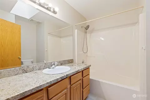 Bath - 11330 31st Dr SE, Everett, WA 98208 photo 3 of 3