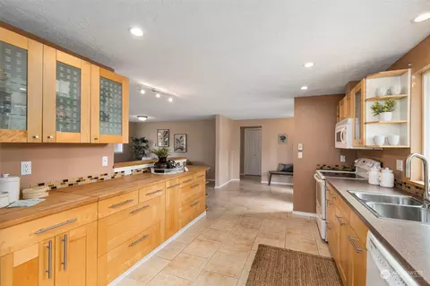 Kitchen - 131 Emerald Dr, Sequim, WA 98382 photo 2 of 2