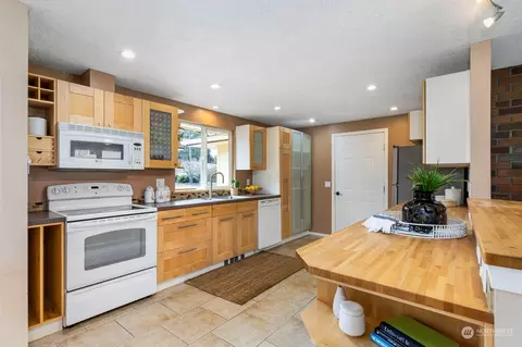 Kitchen - 131 Emerald Dr, Sequim, WA 98382 photo 1 of 2