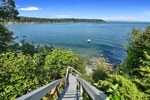 7323 NE Pebble Beach Dr, Suquamish, WA 98392