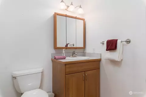 Bath - 2131 Central Rd, Everson, WA 98247 photo 4 of 4