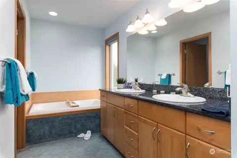 Bath - 2131 Central Rd, Everson, WA 98247 photo 2 of 4
