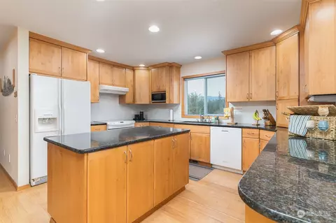 Kitchen - 2131 Central Rd, Everson, WA 98247 photo 3 of 3