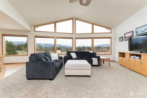 Living - 2131 Central Rd, Everson, WA 98247 photo 1 of 4