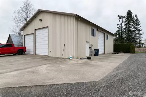 Exterior - 2131 Central Rd, Everson, WA 98247 photo 9 of 11
