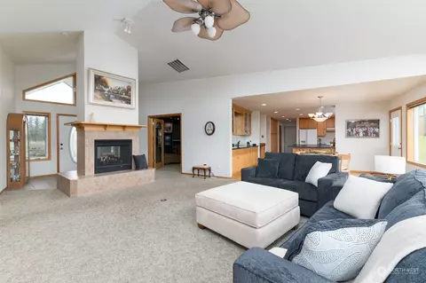 Living - 2131 Central Rd, Everson, WA 98247 photo 2 of 4