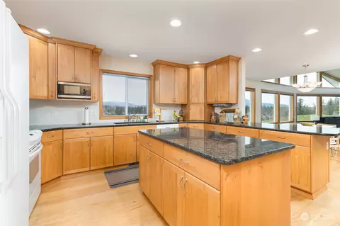 Kitchen - 2131 Central Rd, Everson, WA 98247 photo 2 of 3