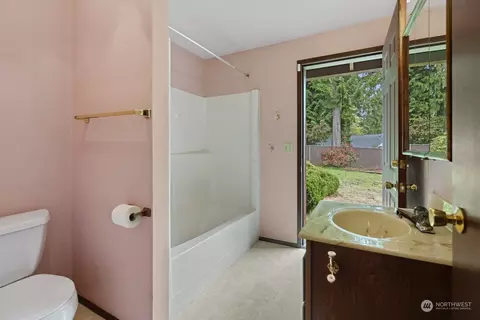 Bath - 19211 3rd Dr SE, Bothell, WA 98012 photo 3 of 3