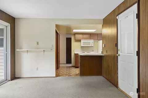 Kitchen - 19211 3rd Dr SE, Bothell, WA 98012 photo 4 of 4