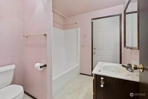 Bath - 19211 3rd Dr SE, Bothell, WA 98012 photo 2 of 3