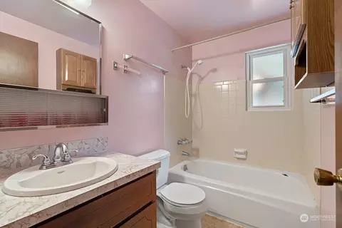Bath - 19211 3rd Dr SE, Bothell, WA 98012 photo 1 of 3