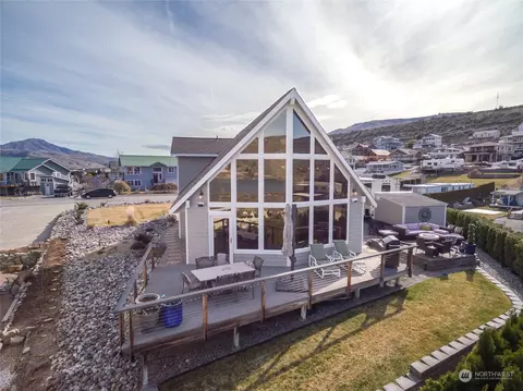 575 W Marine View Dr, Orondo, WA 98843