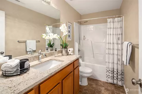 Bath - 4126 167th Pl SE, Bothell, WA 98012 photo 3 of 4