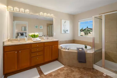 Bath - 4126 167th Pl SE, Bothell, WA 98012 photo 1 of 4