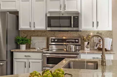 Kitchen - 4126 167th Pl SE, Bothell, WA 98012 photo 4 of 4