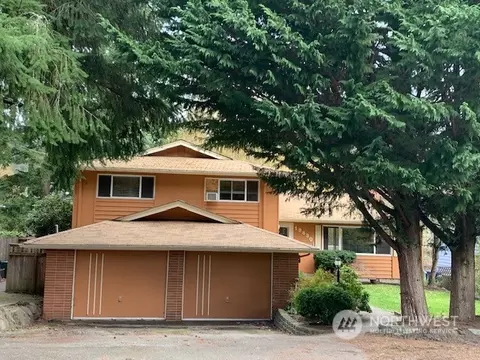19830 32nd Ave NE, Lake Forest Park, WA 98155