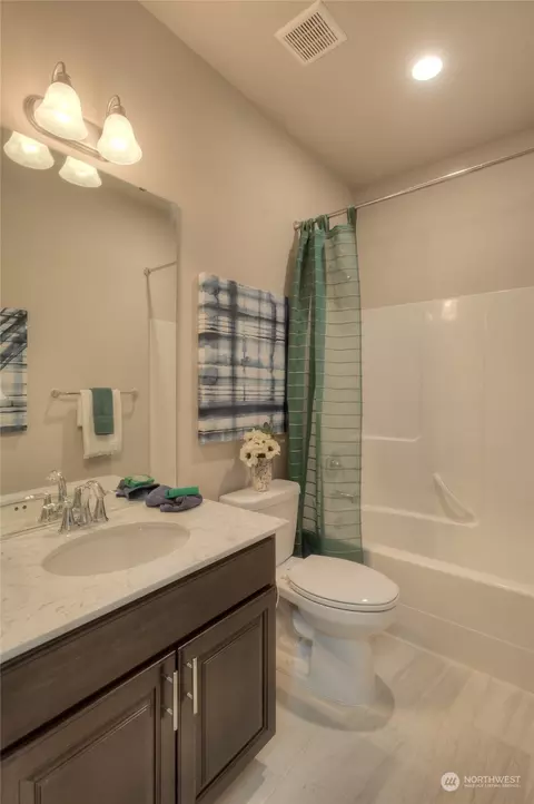 Bath - 20908 42nd Dr SE #142, Bothell, WA 98021 photo 2 of 6