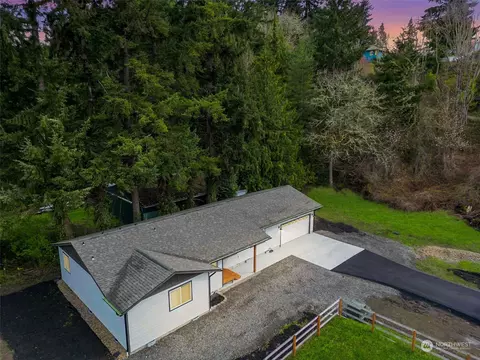 519 E Maple St, Centralia, WA 98531